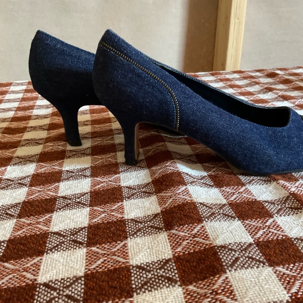 Coco Shugun heels. Denim. Blue. Size 10 - Picture 6 of 10